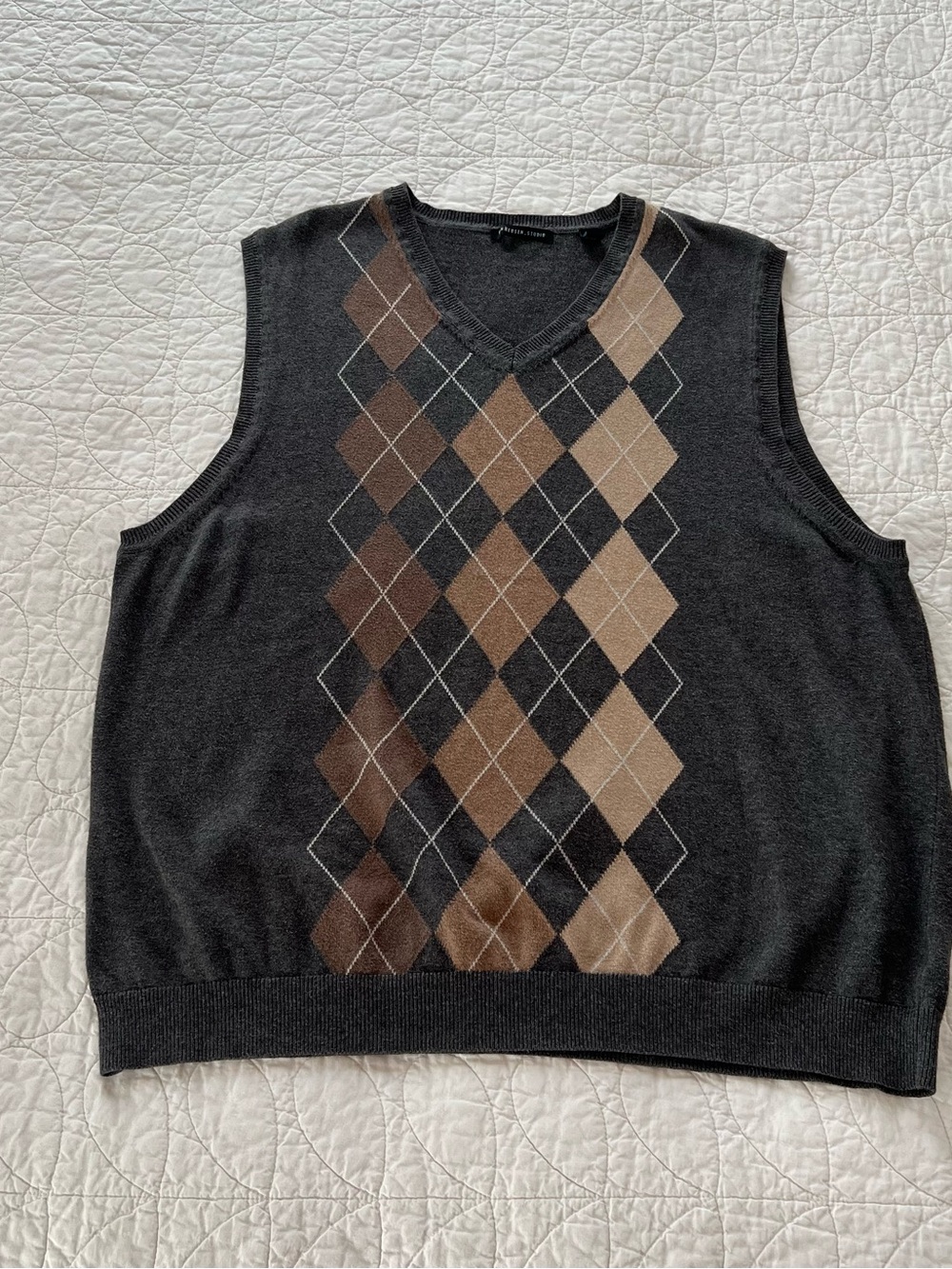 Van Heusen Charcoal V-Neck Argyle Cotton Sweater Vest Classic Preppy GQ